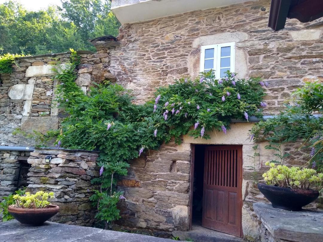 Ribera Sacra Santa María Exterior foto
